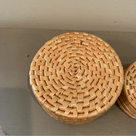 Five Rattan Coaster Set With Container - Picture 6 of 6